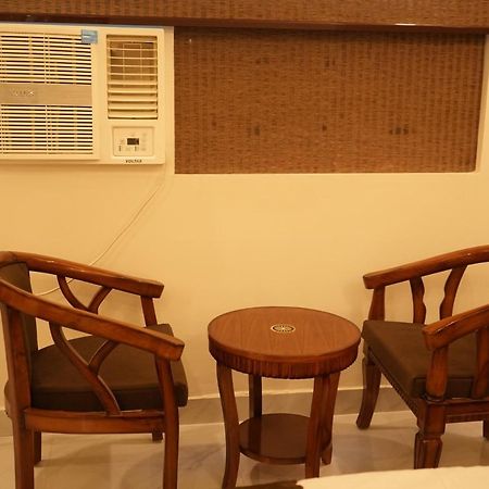 Hotel Golden Palace ラクナウ エクステリア 写真