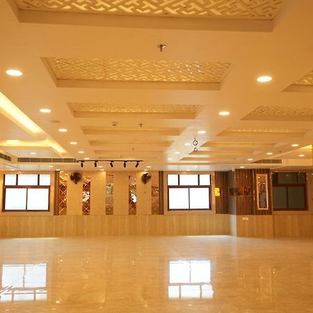 Hotel Golden Palace ラクナウ エクステリア 写真