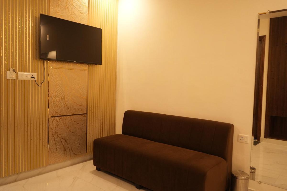 Hotel Golden Palace ラクナウ エクステリア 写真