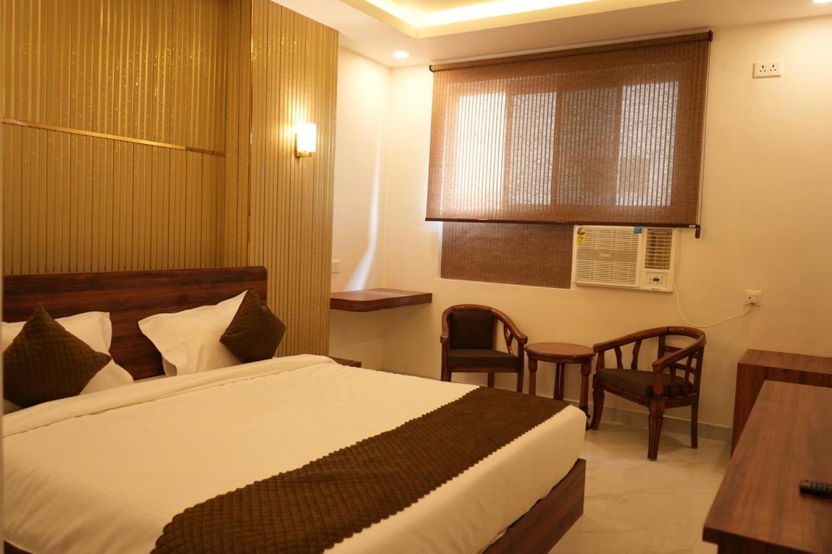 Hotel Golden Palace ラクナウ エクステリア 写真